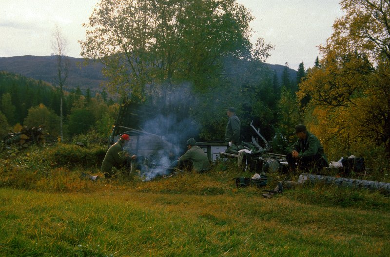 1987_02.jpg - Det ble kaffekoking på Smihaugen