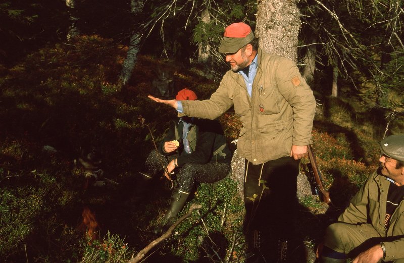 1990_26.jpg - Tryllekunstner med svartkjel