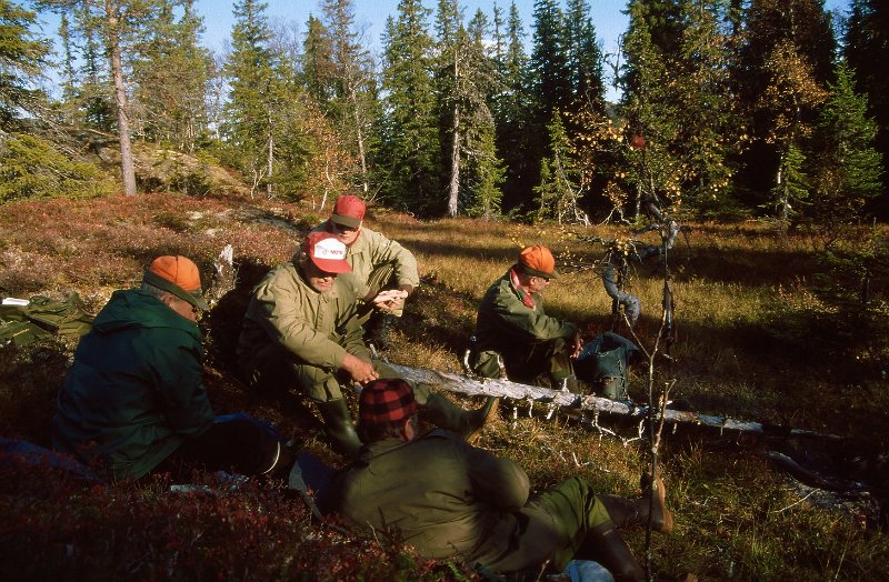 221_03.jpg - Her er det kaffekok ved Elghytta