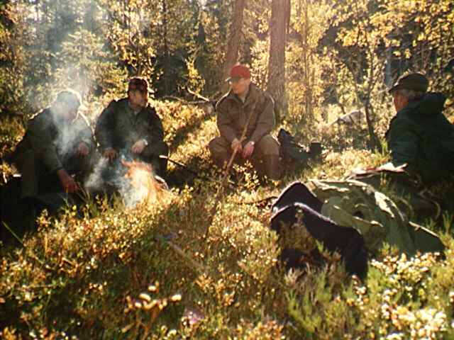 47427_08.jpg - Elgjakt 1996 og nok en gang er det blitt tatt bilde mens man koker kaffe på svartkjel'n