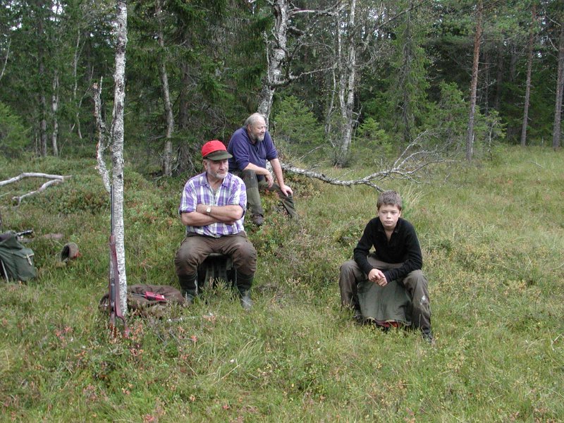 EPSN0027.JPG - Kåre Tygve og Håvard. Håvard satt på post sammen med Kåre da kviga ble felt