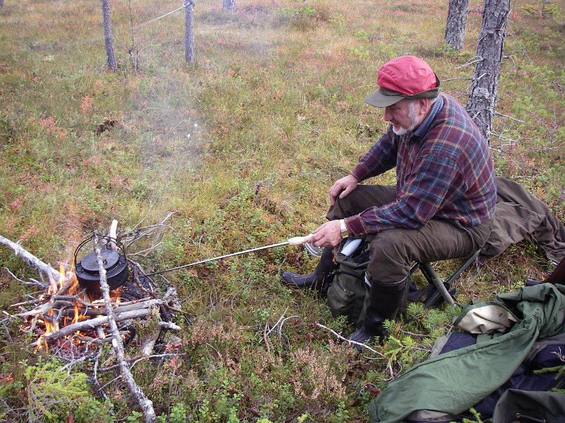 IMGP0987.JPG - Kaffekok og flæsksteiking på Ytre Damtjømmkjøl