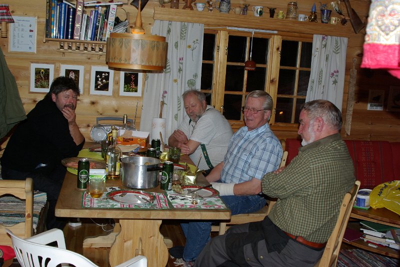 IMGP1119.JPG - Rakfisklag på Elgbakken 2007. Frode, Trygve, Jostein og Kåre