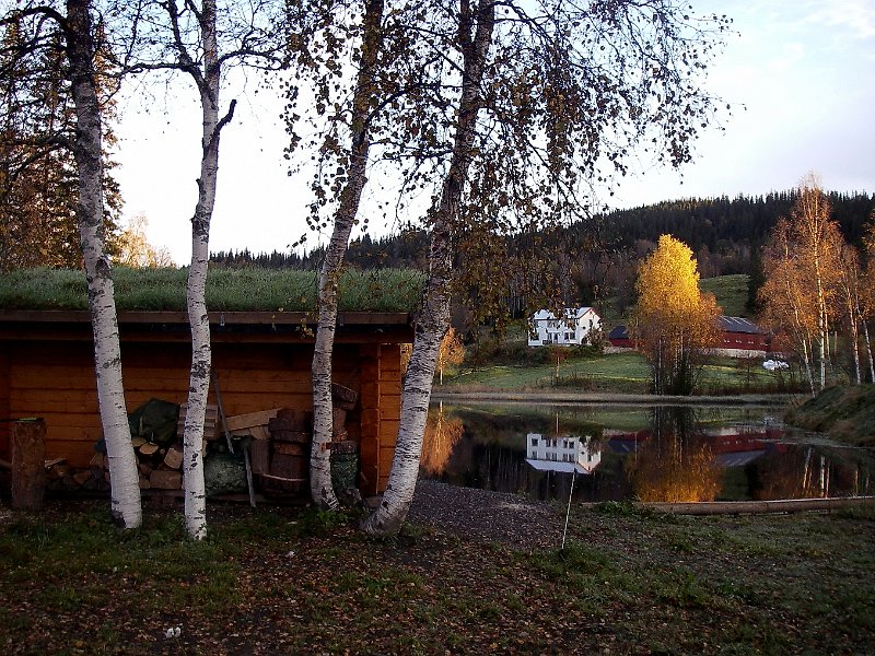 IMGP2092.JPG - Snustaddammen med sine omgivelser blir et flott motiv når høsten har fått satt sine farger i naturen