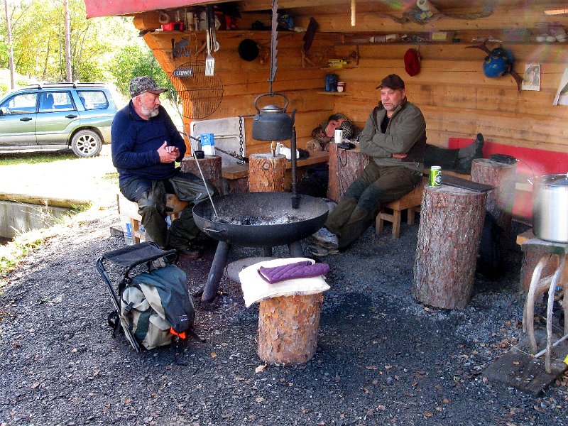 IMG_2908.JPG - Trygve og Inge i gapahuken