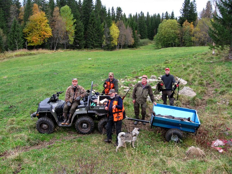 IMG_2969.JPG - Eline tok bilde av Indre Venna Elgjaktlag da vi hadde lata opp kalven