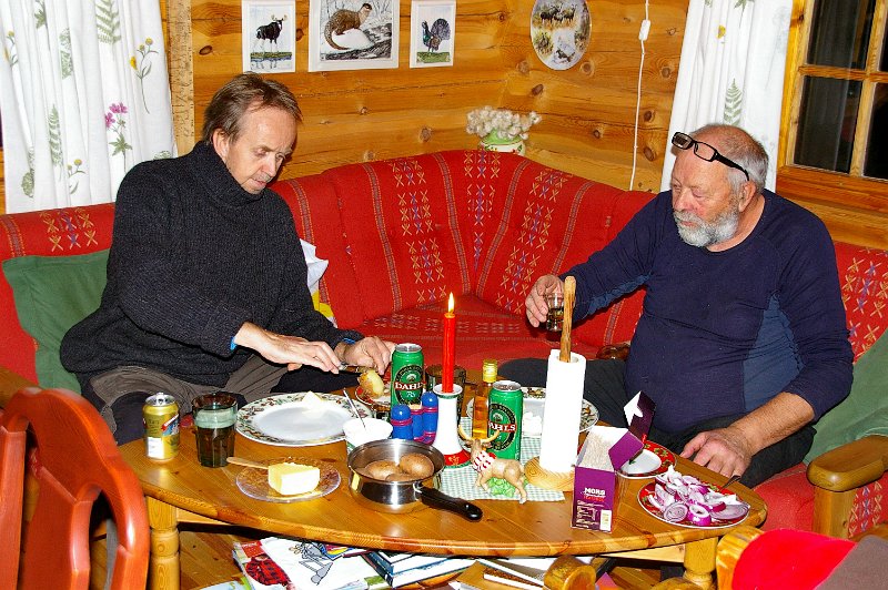 IMGP7506.JPG - Tor rænske podes, og Trygve skåle med akevitt