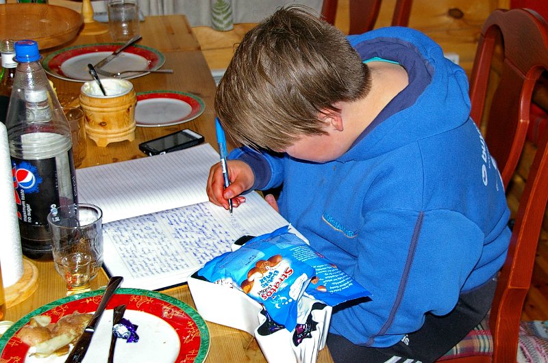 IMGP7510.JPG - Sverre skreiv minneord om rakfiskaften i hytteboka på Elgbakken