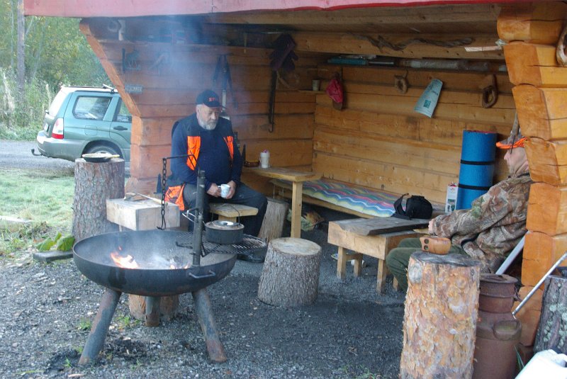 Imgp8856.jpg - Trygve har fyrt opp i gapahuken