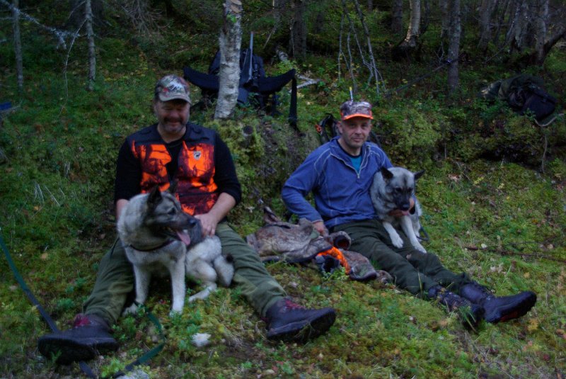 Imgp8893.jpg - Hundekarer Frode med Troja og Henrik med Tyra