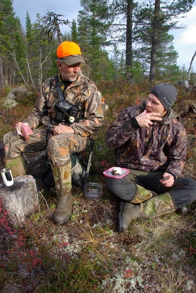 Imgp8935.jpg - Bjørn spanderet sjokoladekak på både 'n Stein og oss andre.