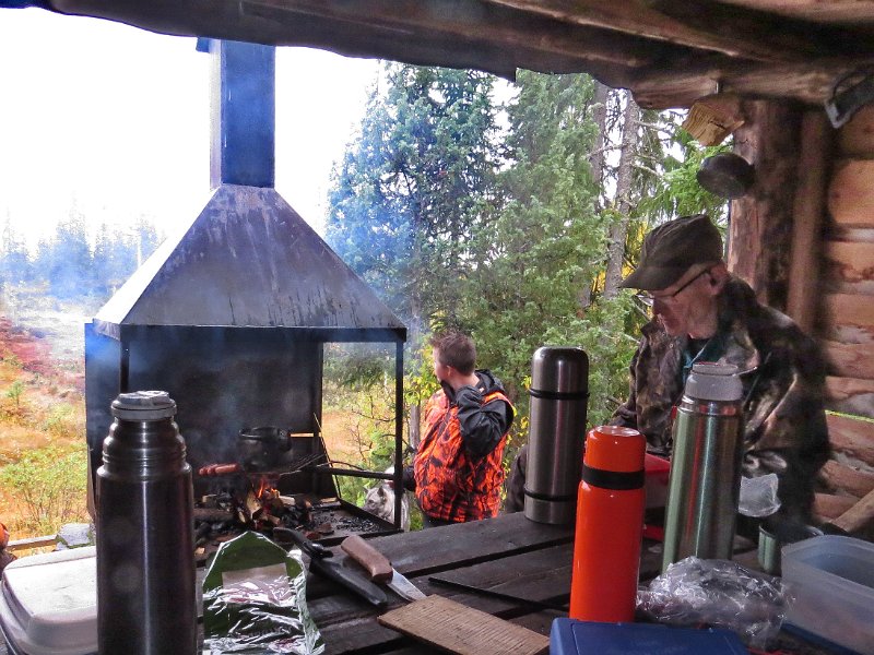 Img_1564.jpg - Agnar i gapahuken